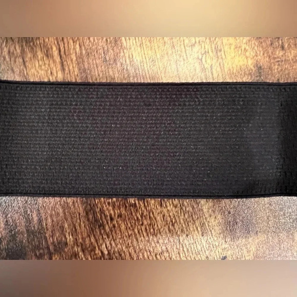 Rhinestone women’s stretch belt. Size: 28”. - Picture 8 of 11